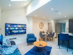 Modern 4-Bed Townhouse, Conveniently Located Near Leeds City Centre - Perfect for Corporate Stays - Farnley
