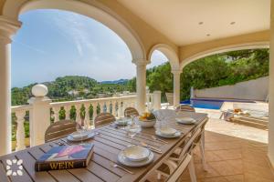 Villa Treveris by Abahana Villas