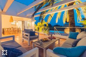 Villa Thalassa by Abahana Villas
