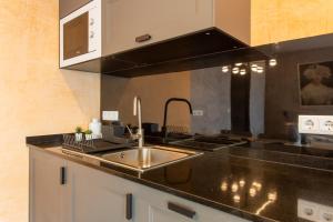 Social Lodge Hollywood Studios