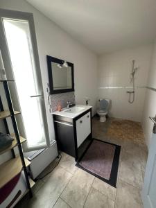 Appartements Superbe appartement dans villa avec piscine : photos des chambres