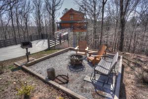 Top of the Line Treehouse Near Helen, Georgia