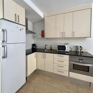 Studio in Castle Harbour with pool view C009