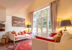 The Gate House D - Docking