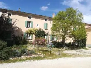 Authentique maison du 17e siècle dans propriété viticole, idéalement située - Sablet