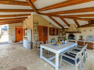 Holiday Home Valy by Interhome