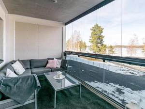 Holiday Home Vuorihuoneistot 608 by Interhome
