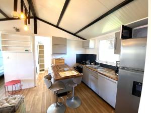 Appartements Chalet situe dans un camping 4 etoiles - 4 a 6 personnes - KIRIO : photos des chambres