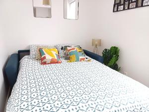 Appartements Cosy grand studio lumineux - Stationnement gratuit : photos des chambres
