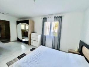 Villas L-Oasis a Poulx - piscine & clim : photos des chambres