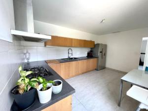 Villas L-Oasis a Poulx - piscine & clim : photos des chambres