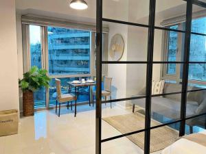 Gora studio in Avant BGC parking with fee