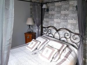 Maison spacieuse avec piscine et vue sur jardin à Fourches