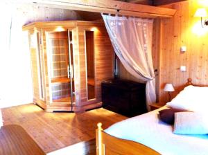 Maison spacieuse avec piscine et vue sur jardin à Fourches