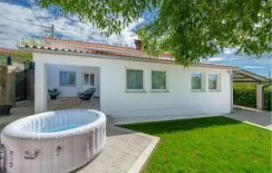 Awesome Home In Barban With Jacuzzi - Divšići