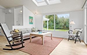 Beautiful Home In Dronningmølle