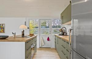 Beautiful Home In Dronningmølle