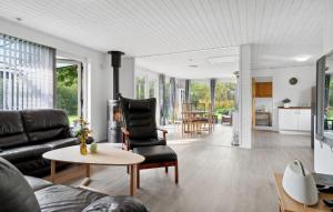 2 Bedroom Stunning Home In Vinderup