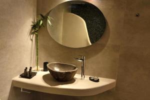 The Tefra Villa by A Terre Cave Villas