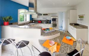 Maisons de vacances Nice Home In Leon With Kitchen : photos des chambres