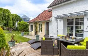 Lovely Apartment In Amblainville - Méru