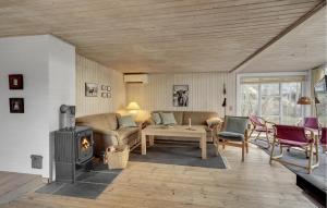 Beautiful Home In Blåvand With Wifi