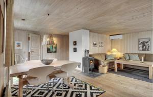 Beautiful Home In Blåvand With Wifi