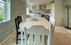 3 Bedroom Lovely Home In Varberg