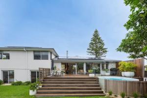 Diamond Beach House beachfront pool pets