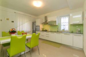 Apartment Romantik for max 4 people, kids friendly with playground and pool