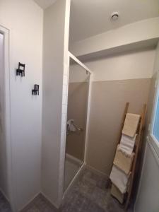 Maisons de vacances gite de la tour carree : photos des chambres