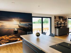 Concorde Aérogare 25pers jacuzzi, baby airhockey