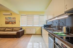 Top Location Central New & Spacious 3 BDR apt Medical Academy