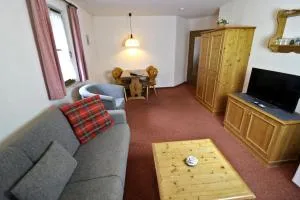 Apartment 12 - Ferienresidenz Roseneck, 2 Schlafzimmer, mit Schwimmbad in Todtnauberg bei Feldberg - Todtnauberg