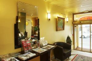 Hotels Hotel Poussin : photos des chambres