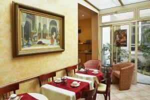 Hotels Hotel Poussin : photos des chambres