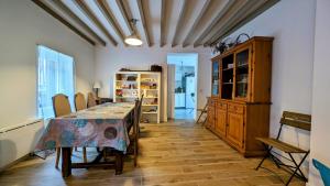 Maisons de vacances Maison de ville - Jardin - 8 min de Center Parcs : photos des chambres
