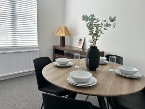 Montrose House 3 bedroom home with Parking