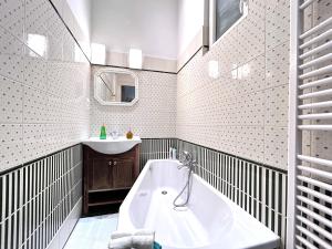 2 rooms Between of Chain bridge, Cathedral, Parlament,Castle area