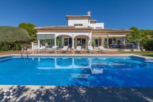 Villa Pacifica by Abahana Villas