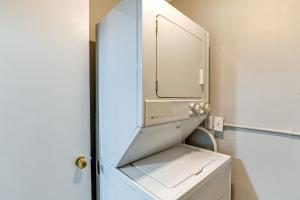 Cozy Nashville Getaway 11 Mi to Downtown!