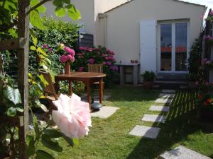Studio cosy avec JARDIN à 2 pas de la mer Vrai lit