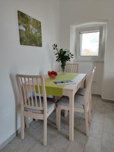 Acacia House - Cres Island