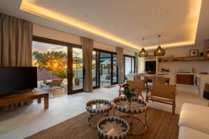 Private pool, sunset seaview villa.