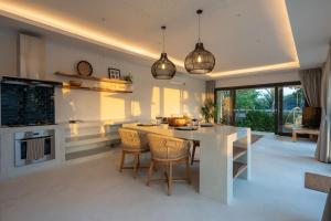 Private pool, sunset seaview villa.