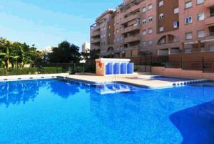 Acogedor apartamento con piscina, solarium, jardín