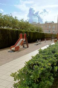 Acogedor apartamento con piscina, solarium, jardín