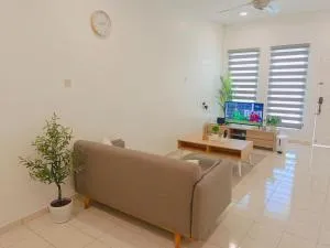 Riverfront City, Up to 8 Pax, 3 Bedrooms, 2 Bathrooms, 2 Car Park by Star Home - Kampong Tongka