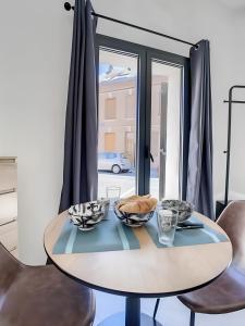 Appartements La Licorne, grand studio chaleureux : photos des chambres