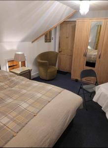 Victorian Gate House Own Bathroom